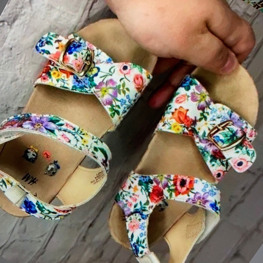 Preowned condition floral patterned shoes